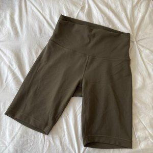lululemon Wunder Train High-Rise Short 8" Olive Green Size 6